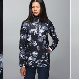 Lululemon Miss Misty Pullover in Inky Floral Black Ghost Size 10